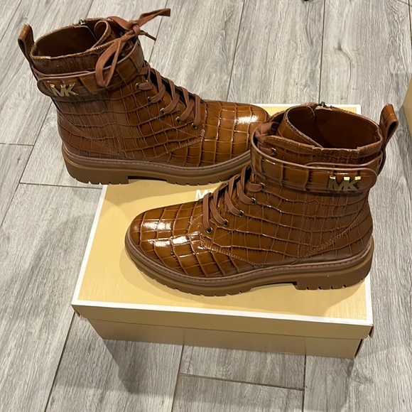 MICHAEL Michael Kors Brown Lace Up Boots - Picture 1 of 6